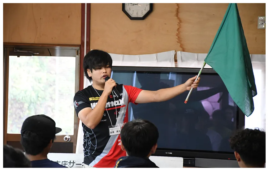 レッスン中の説明風景